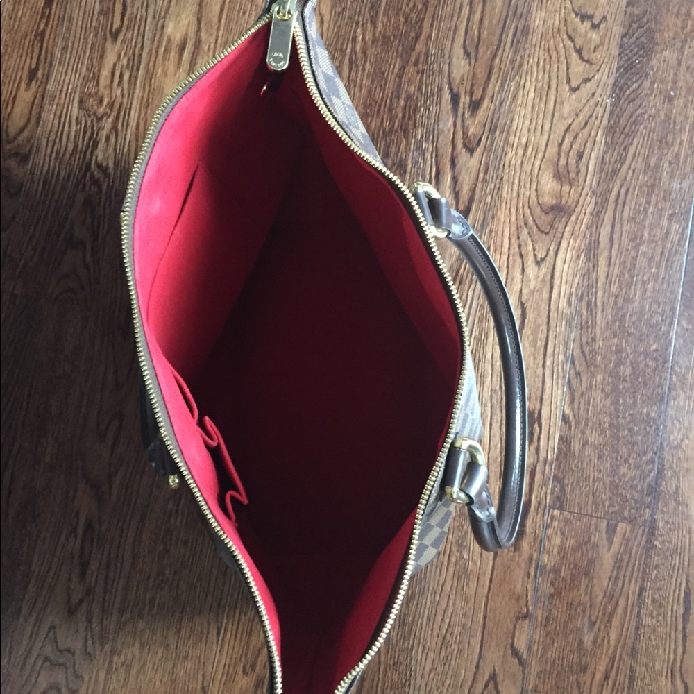Louis Vuitton Checkered Bag DISCONTINUED/AUTHENTIC - Picture 9 of 16